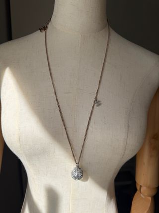 Collar Chanel Largo Bola y Logo