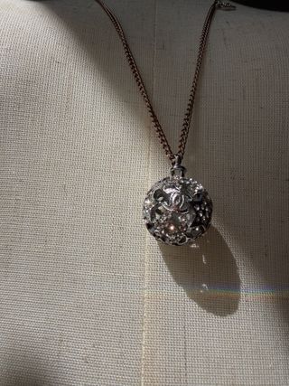 Collar Chanel Largo Bola y Logo