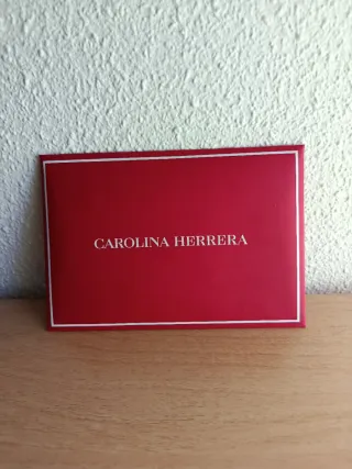 Llavero Carolina Herrera CH Dorado