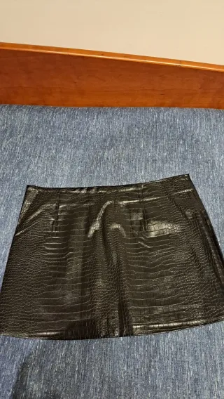 Falda Mango efecto piel cocodrilo negra Talla L