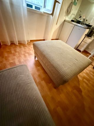 Puff/reposapiés tapizado beige