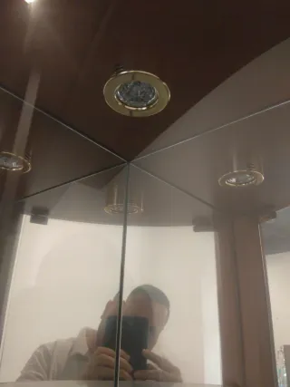 Aparador de cristal y madera