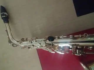 saxofón Yamaha con funda