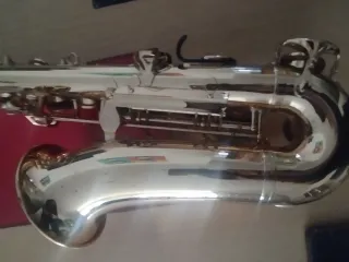 saxofón Yamaha con funda