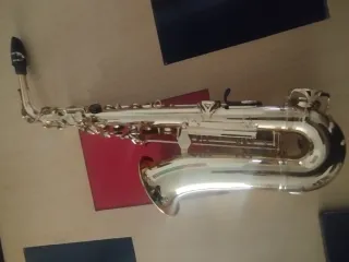 saxofón Yamaha con funda