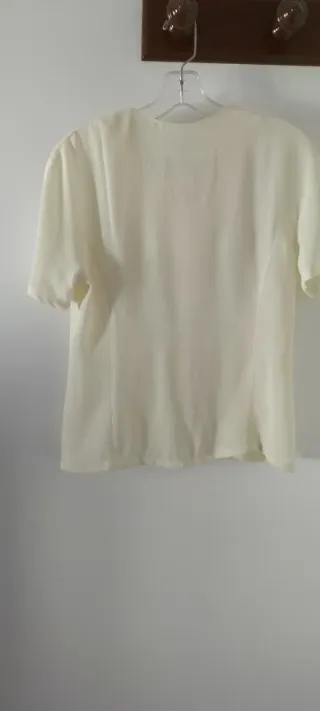 Blusa Rosa Calvo Verano. Color crema.