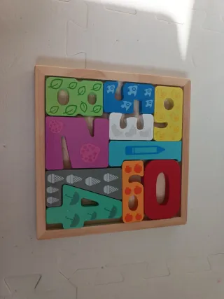 Juego de madera con números y figuras