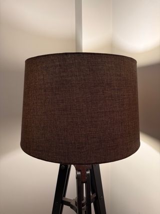 Lámpara de pie trípode Westwing madera