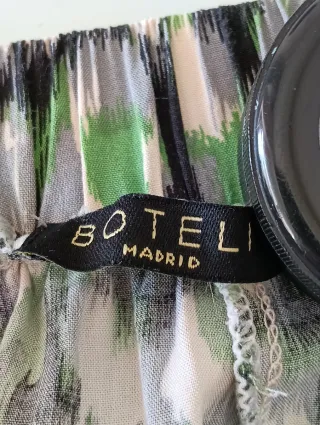 Short de mujer con bolsillos laterales.