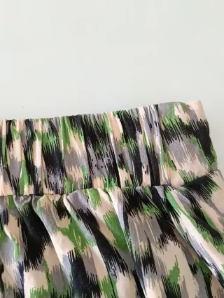 Short de mujer con bolsillos laterales.