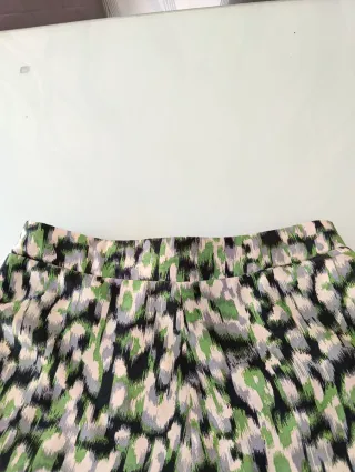 Short de mujer con bolsillos laterales.