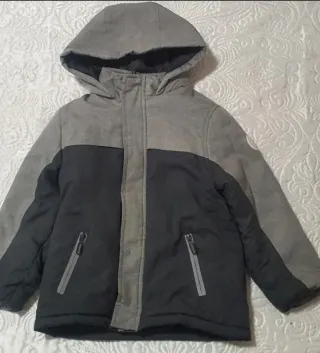 Chaqueta con capucha gris y negra TALLA 5
