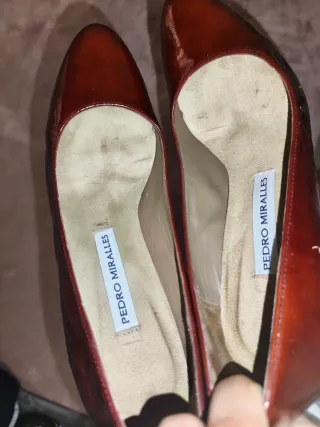 Tacones rojos brillantes