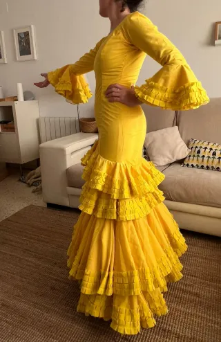 Traje flamenca, talla 36. Color amarillo vivo