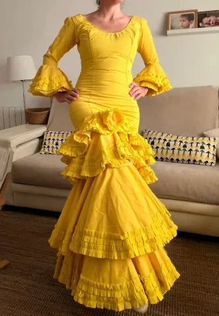 Traje flamenca, talla 36. Color amarillo vivo