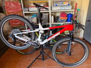 Bicicleta de montaña doble suspension Berria makko