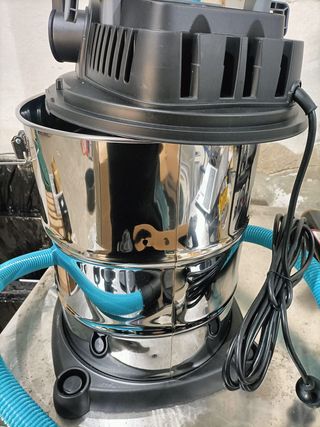 - Cecotec Aspirador de Sólidos y Líquidos de Met