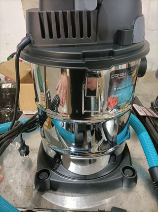 - Cecotec Aspirador de Sólidos y Líquidos de Met