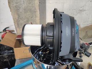 - Cecotec Aspirador de Sólidos y Líquidos de Met