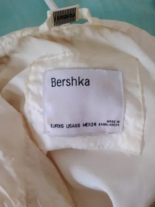 Chaqueta cortavientos blanca