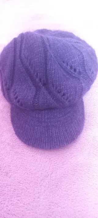 Gorro de lana con visera