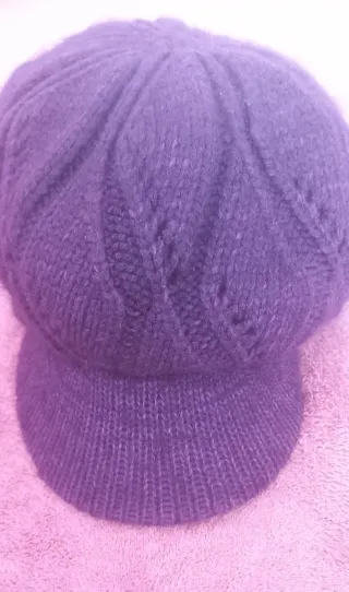 Gorro de lana con visera