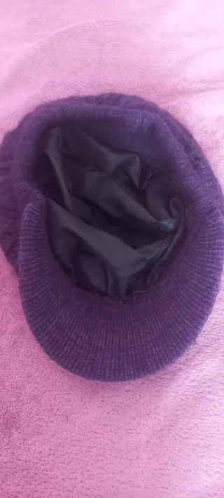 Gorro de lana con visera