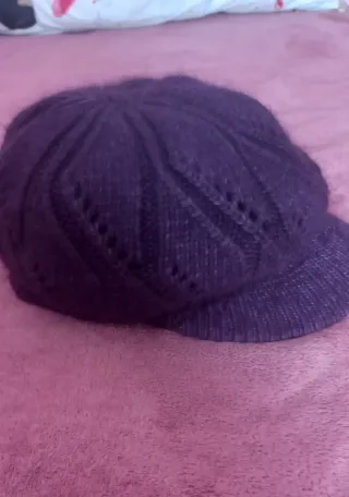 Gorro de lana con visera