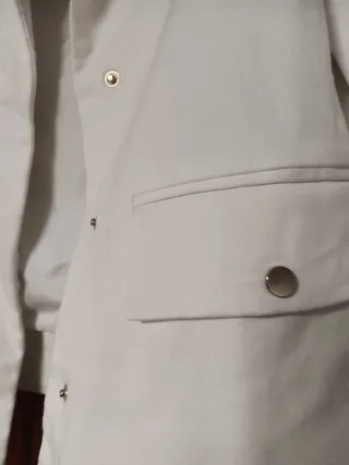 Chaqueta corta, manga larga.