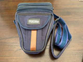 Cámara analógica Olympus, objetivo 35/70 y funda