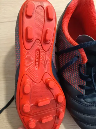 Botas fútbol niño/a Talla 33. Kipsta.