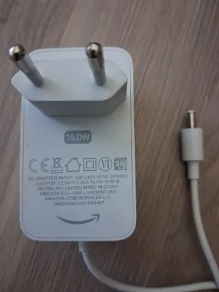 Echo Dot negro (5a generación) y adaptador Alexa