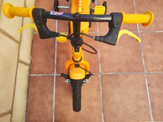 Bicicleta Btwin 14 con ruedines