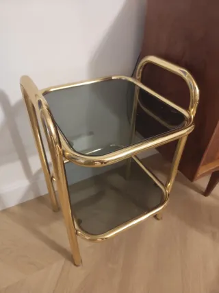 Mesita auxiliar metal y vidrio estilo mid century