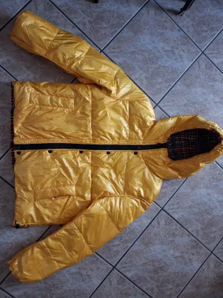 Piumino imbottito double face   con cappuccio