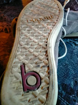 Lote Zapatos Bugatti y Extralight Talla 44