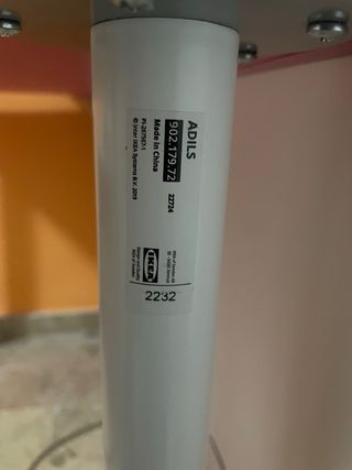 Mesa rosa patas blancas Ikea