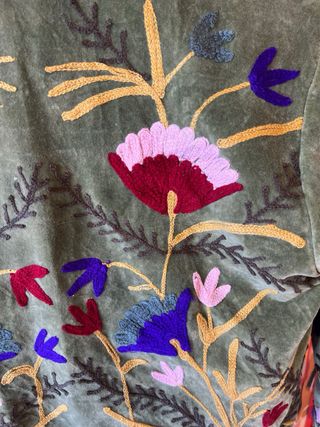 Chaqueta de algodón y terciopelo bordada.
