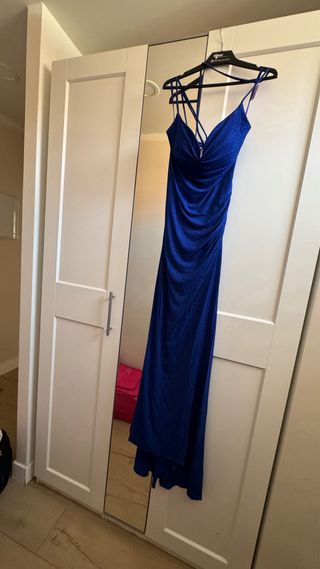 Vestido de fiesta azul brillante ajustado