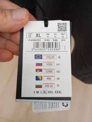 Abrigo gris con capucha