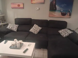 Sofá negro antimanchas mide 2'98 largo ×1,72 largo