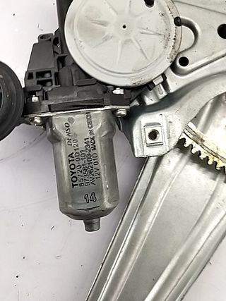 MOTOR ELEVALUNAS TRASERO DERECHO TOYOTA YARIS (KSP9/SCP9/NLP