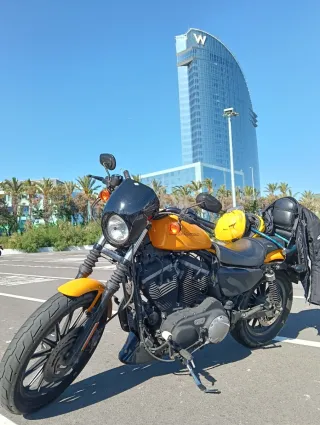 Harley Davidson 883 Amarilla