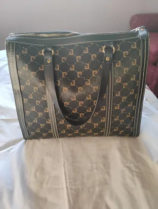 Bolso de Pierre Cardin, piel. Tamaño grande.