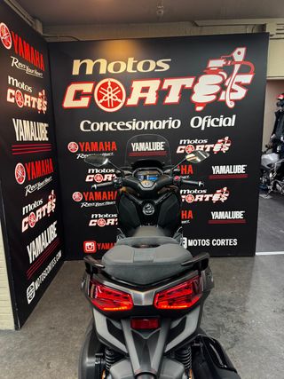 Yamaha XMAX 300 Tech MAX