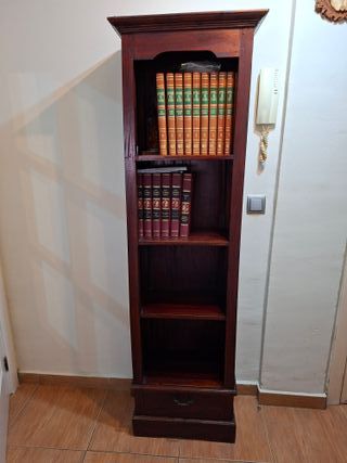 Estantería de madera oscura 1,80m