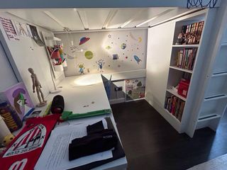 Cama alta, escritorio con cajonera Småstad.