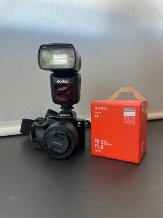Sony a7R + objetivo 50 mm FE + flash Godox
