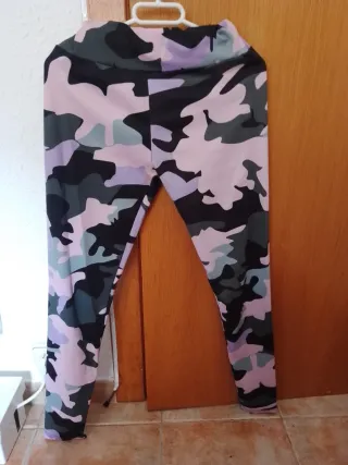 Leggings camuflaje rosa y lila
