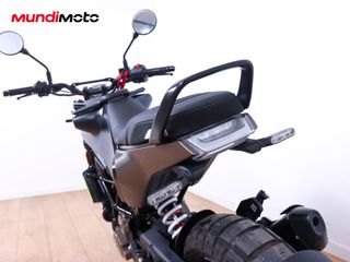 HUSQVARNA SVARTPILEN 401 ABS